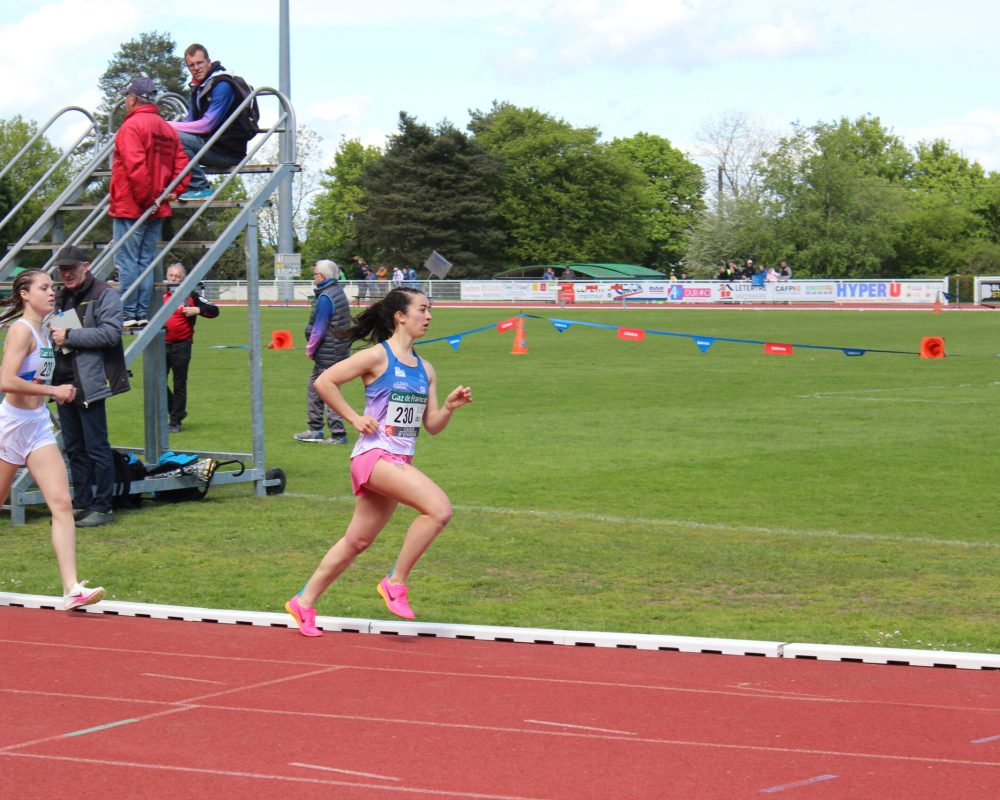 Laurine BEUCHER au TOP de sa forme sur le Meeting National de CERGY !
