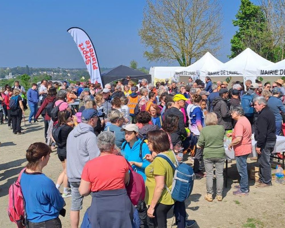 Enorme succès de la 3ème édition de la Marche Gourmande du 27 avril organisée par les bénévoles de la section Marche Nordique du Stade Lavallois sous la coordination d’Eva STIVER !!!!