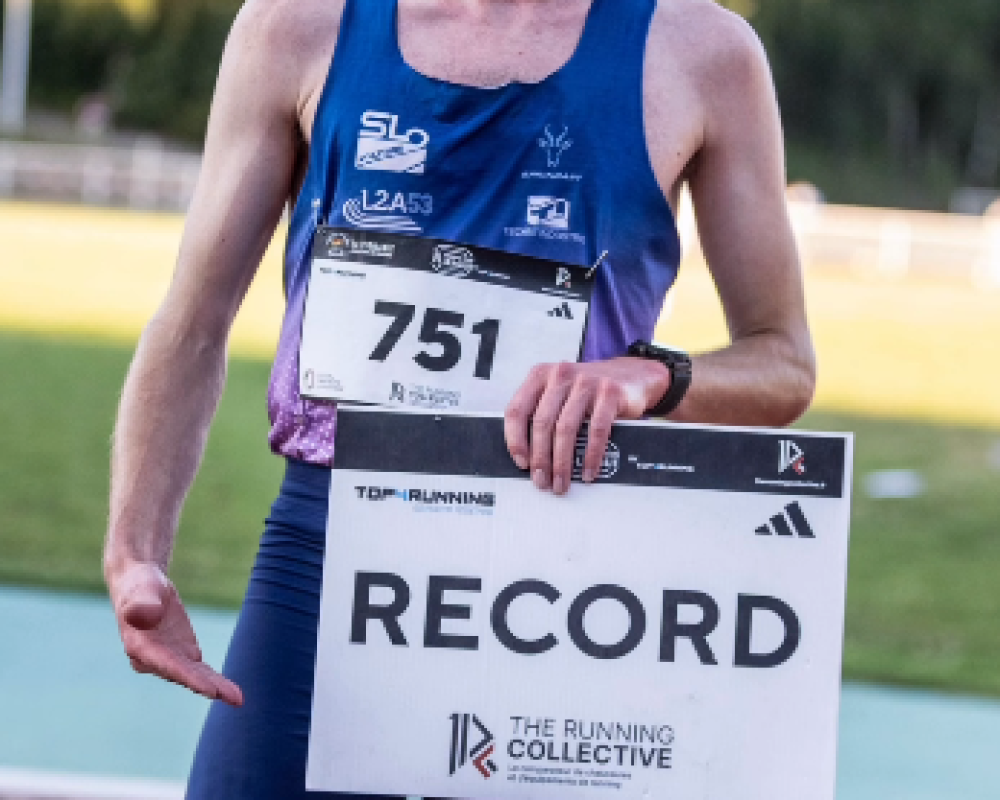 Bérenger CHAUVIN rentre dans le cercle fermé des athlètes du CLUB en moins de 14mn sur 5000m lors du Meeting de FOUGERES !
