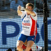 epa01830732 Manuela Montebrun of France  competes in the Hanmmer Throw qualification at the 12th IAAF World Championships in Athletics, Berlin, Germany, 20 August 2009.  EPA/ROBERT GHEMENT